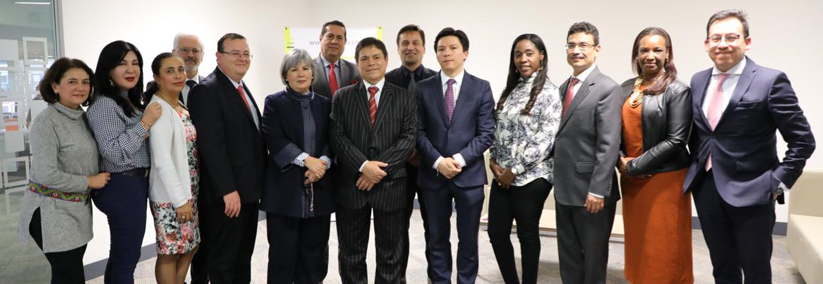 JEP_Colombia's tweet photo. 🗓️|Este miércoles, el presidente (e) de la @CorteSupremaJ, José Francisco Acuña, manifestó su apoyo a la JEP y destacó la importancia de seguir trabajando de manera armónica en pro de la paz del país. El magistrado se reunió con su presidenta, #PatriciaLinares, y sus magistrados. https://t.co/L4NMBxLWCD
