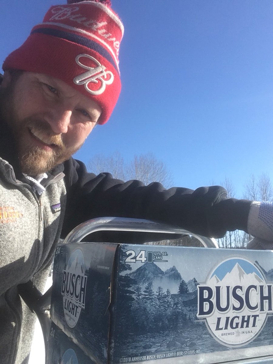pupjohnson's tweet image. Don’t worry!! Your Busch Lattes got delivered! #minus36degrees #beerrun #onlyinminnesota #iwasinavan @budweiserusa