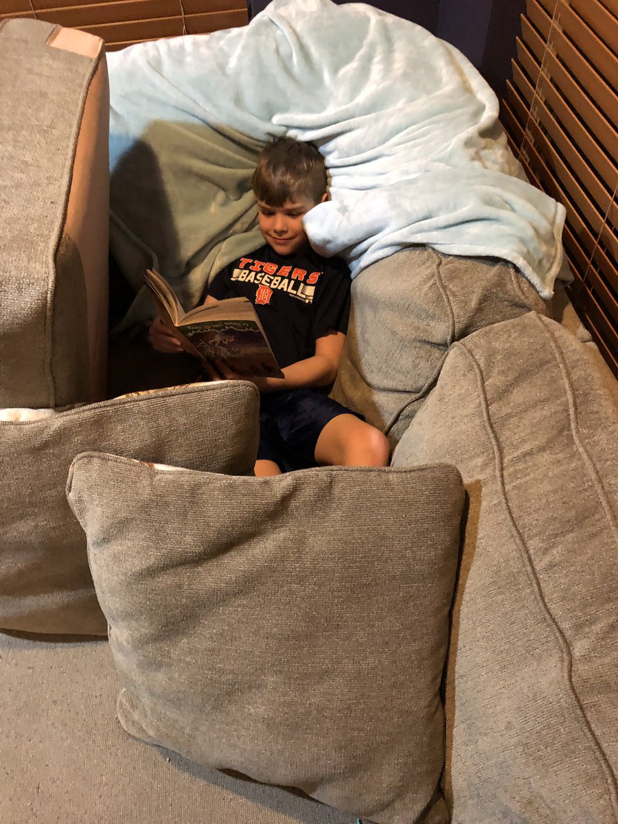 St8fn's tweet photo. Hereβs Henry in a quiet corner on this blustery π¨π¬βοΈday. #LLECOLDDAY @LLEWIXOM (Marshall 3rd) https://t.co/7miVtD8Pwn