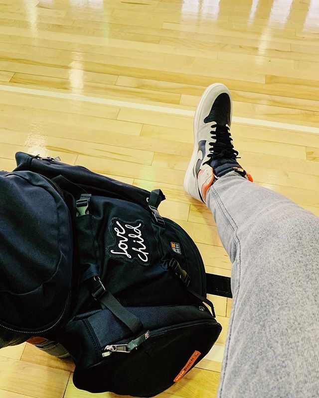 solepack's tweet image. KICKS PACKED SEPARATELY.
HUSTLE SOLD SEPARATELY.
ISSA VIBE⚡️⚡️⚡️
_________________________________________________
#courtside #jordans #solepack #packfresh #lovechildnyc #solecollector #igsneakercommunity #nikebasketball #SPHoops #NYC #slamkicks #slamonl… bit.ly/2MFOGqM