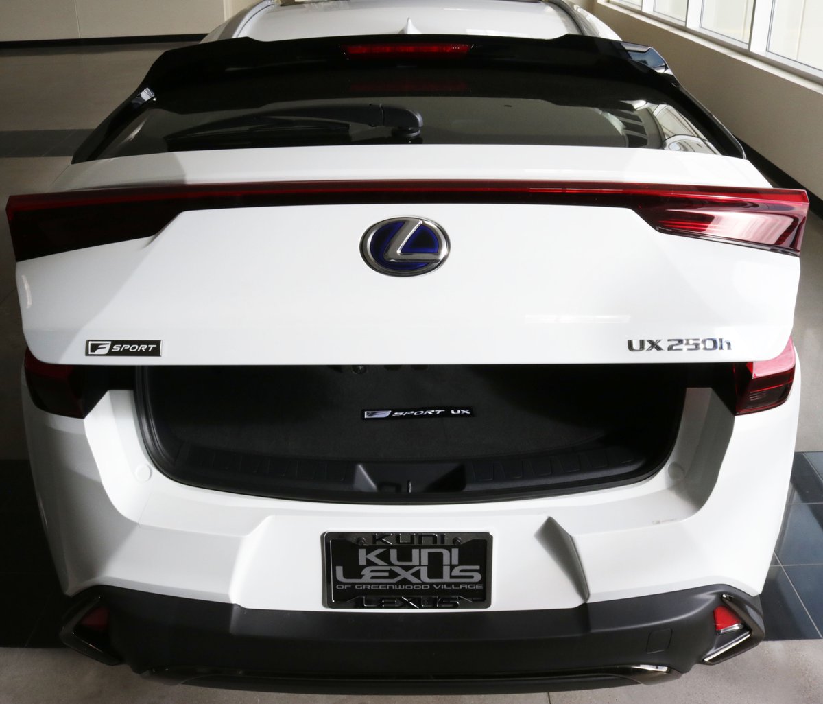 Kuni_Lexus's tweet image. Just arrived!! The all new 2019 UX 250h. Go Hybrid! #UX250h #LexusPlus