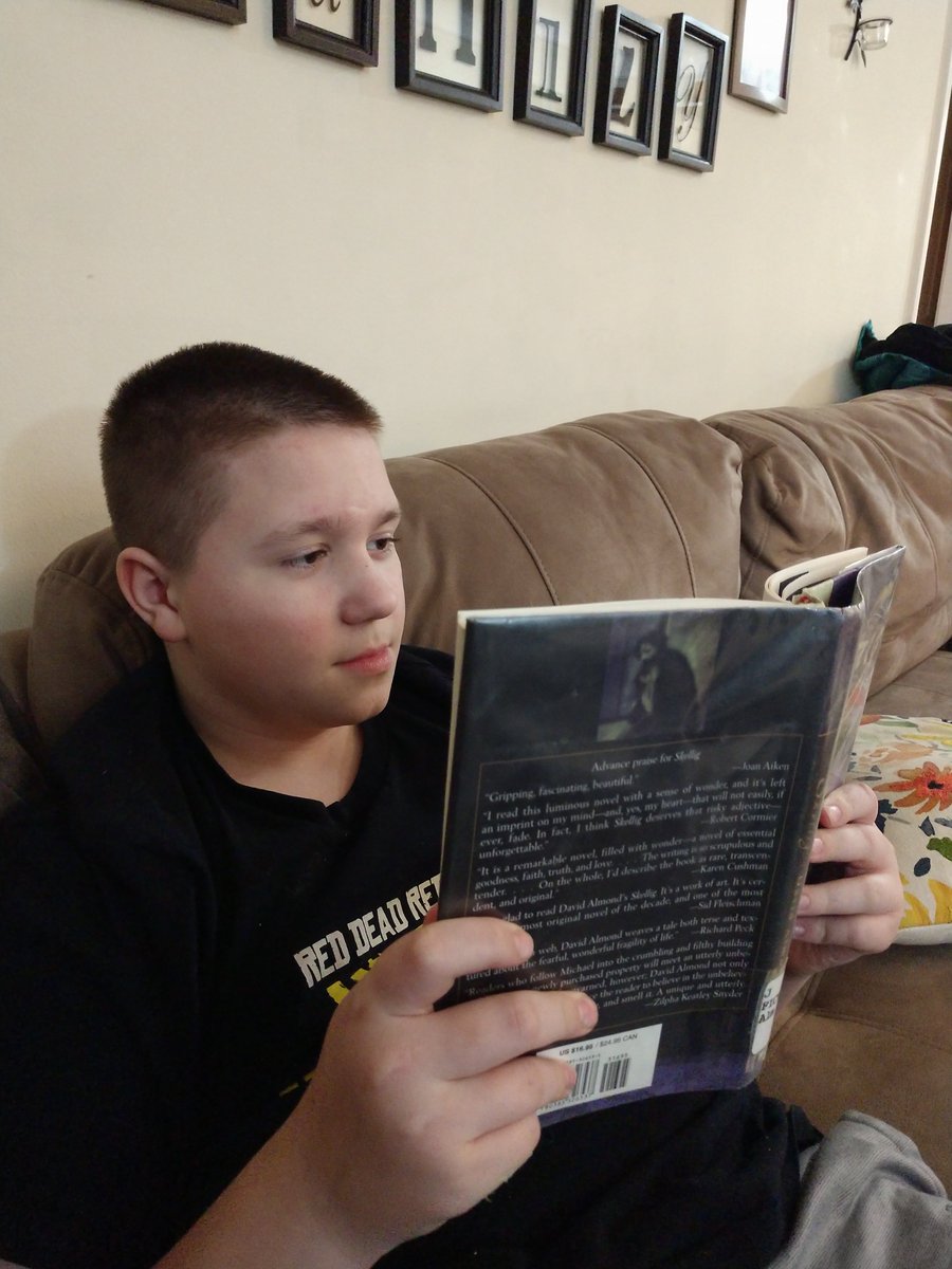 aprilcaldwell99's tweet photo. Started to read the book Skellig by @davidjalmond only 20 pages so far #FPCS6thREAD https://t.co/XOdXDKZJvm