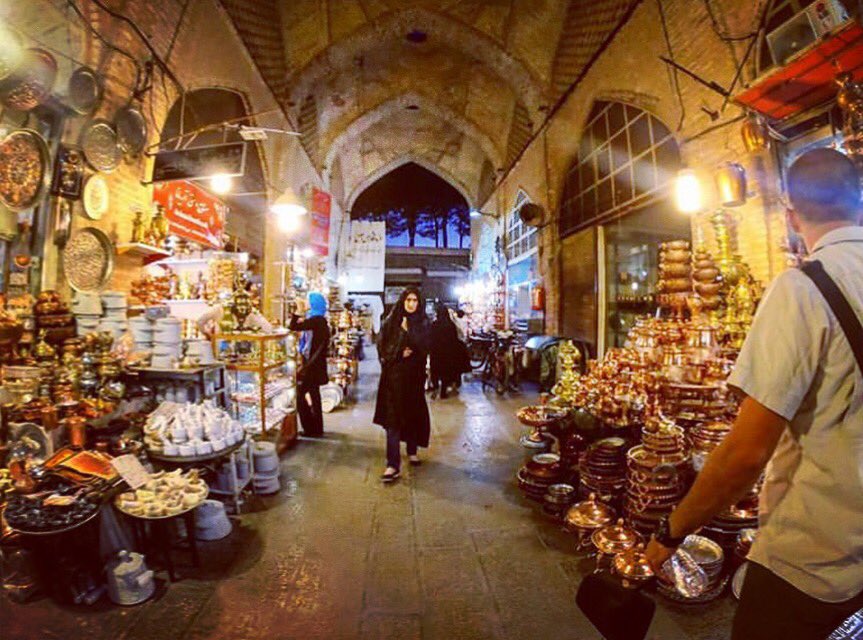 beriim_travel's tweet photo. #coppersmiths bazaar in #Isfahan's #grand_bazaar is a world to discover. We spent a good amount of time exploring and walking around this maze-like structure which was built in the 1620s, during the #safavid era. It is located on the northern side of #naqshe_jahan_square. #iran https://t.co/Cv6tJ9xvuK
