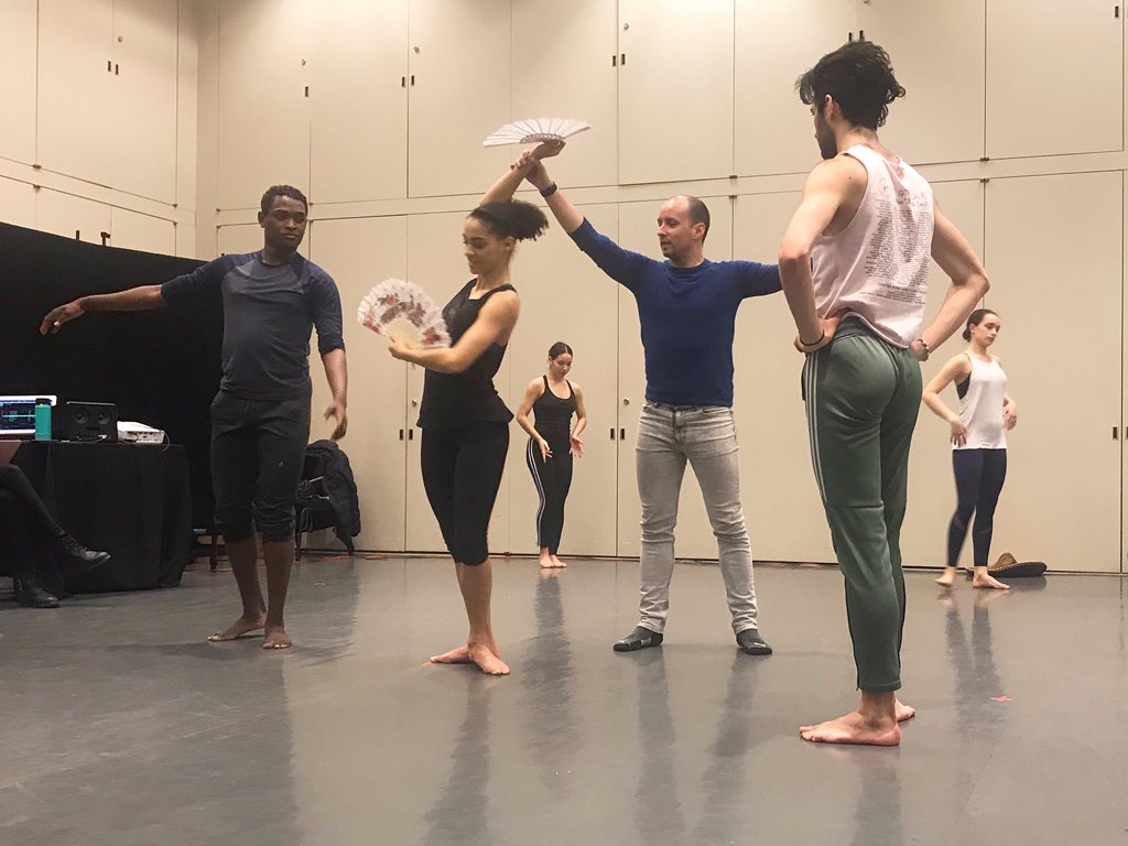 CarlosPons_G's tweet photo. What a fab surprise bumping into @BalletHispanico’s #BHDos in rehearsal @LincolnCenter today! Great watching these talented young dancers (& #ChoreoLab alumni) working in @annalopezochoa’s stunning #LineaRecta. Mucha mierda for your Lincoln shows! #BHamor https://t.co/5x9lfbLZfN