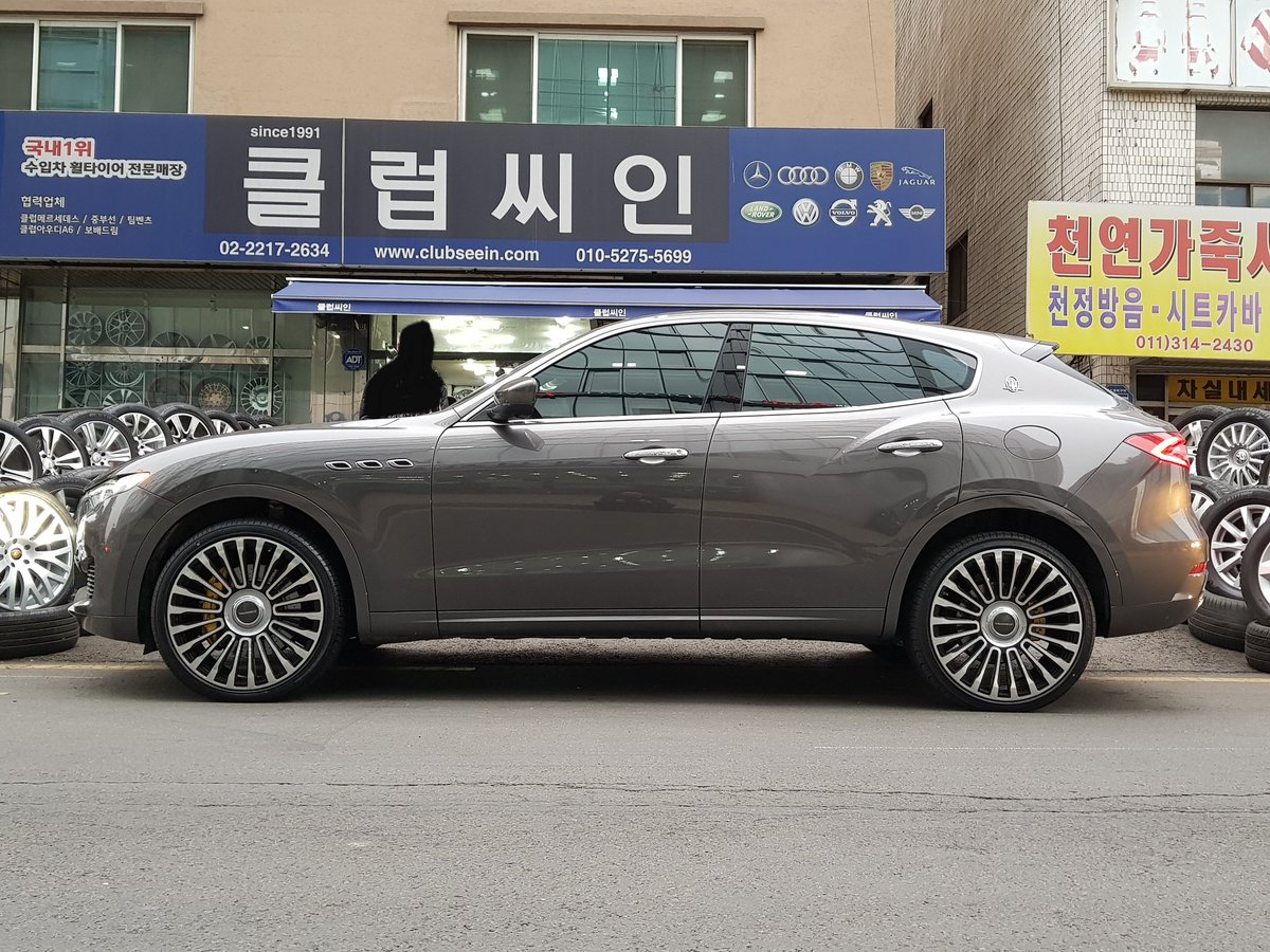 CLUBSEEIN's tweet photo. 마세라티 르반테 + 350forged 3756 22인치 휠타이어

29년전통의 클럽씨인은 믿음입니다 

* 차종 : 마세라티 르반테

* 휠 : 360forged 3756
- 22×9.0 +35 &amp; 22105 +45

* 타이어 : 렉사니타이어
- 265/35-22 &amp; 295/30-22

* 문의 : 010-5275-5699

#maserati    #levante   #마세라티 #르반테 https://t.co/FBGjMQWI7c