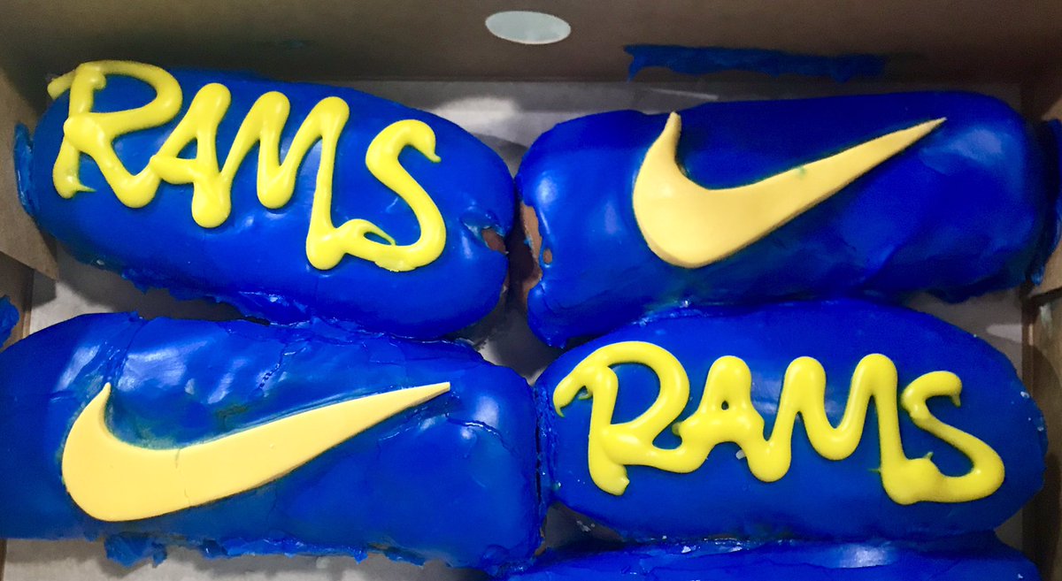 abc7ellen's tweet photo. Go @RamsNFL! Donut even think of coming home without Super Bowl championship rings. @RandysDonutsLA #abc7Rams https://t.co/AkpToFLOar
