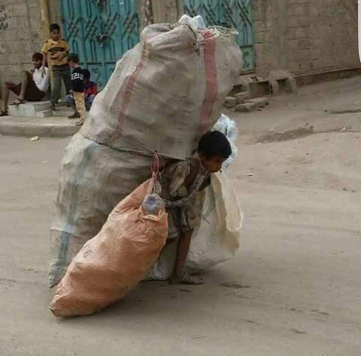 sayy_f's tweet photo. طفولة معدومة 😞 https://t.co/mWOxiClM8l