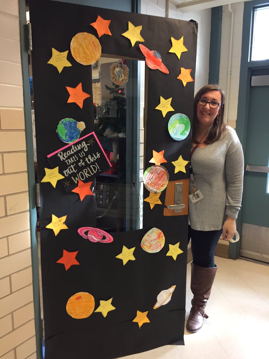 GRASP_Duval's tweet photo. First grade teacher celebrating Literacy Week with a wonderful door decoration. #teamGRASP #Dyslexia https://t.co/IaxRlT6RkZ
