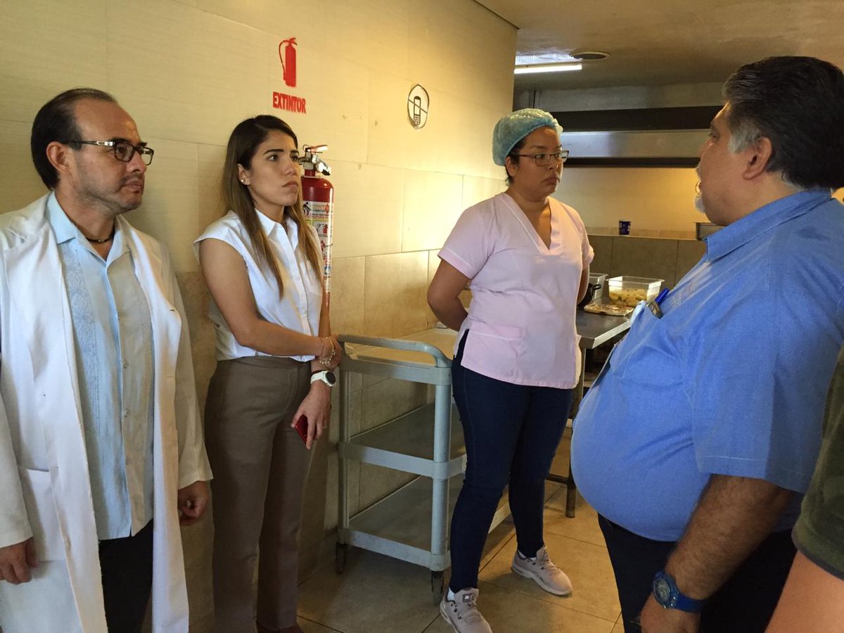 Amairani_MV's tweet photo. En compañía del Dir. de Atención Médica Erick Azamar Cruz y del Dir. del Hospital General de San Pedro Pochutla Gilberto Jimenez Vila, recorrimos el nosocomio y constatamos su funcionamiento. Agradezco las inquietudes expresadas en beneficio de la base trabajadora y los usuarios https://t.co/OAhIxsx8vx