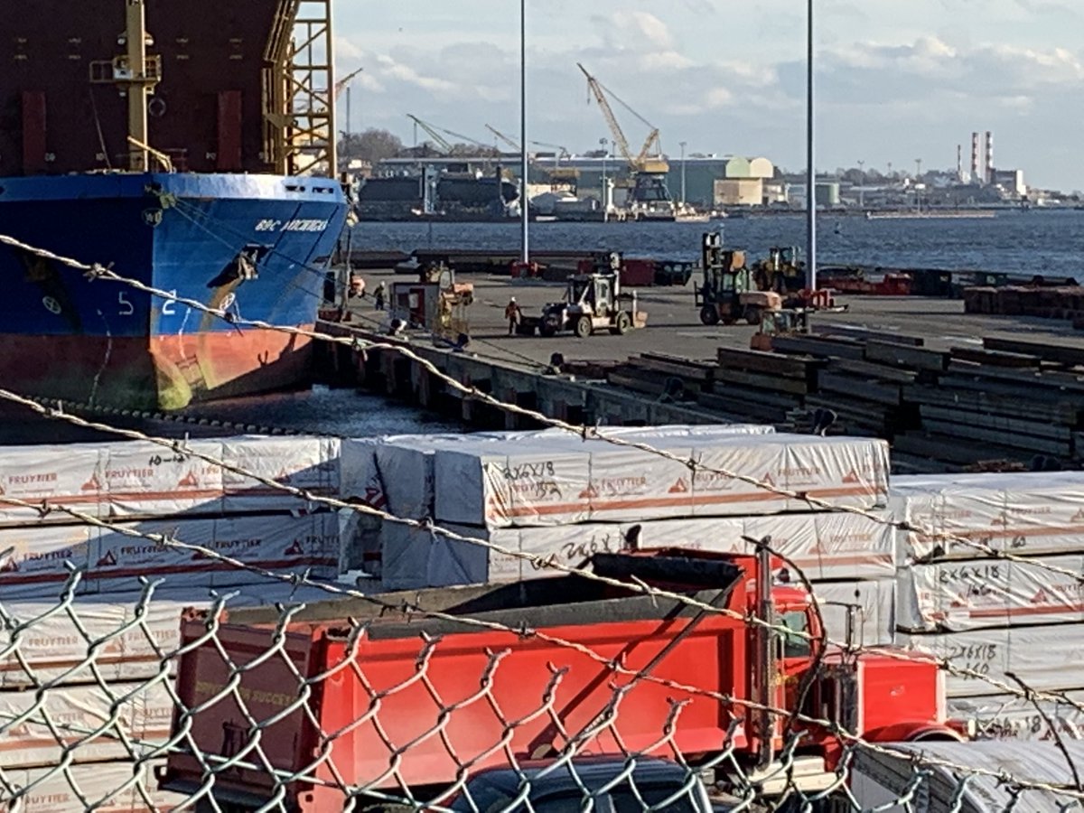 tinadetelj's tweet image. A new public-private partnership between the state and #GatewayTerminal the company which will run the Connecticut State Pier and the city of #NewLondon is aimed at making the city viable for companies who want to build wind farms a few miles offshore.