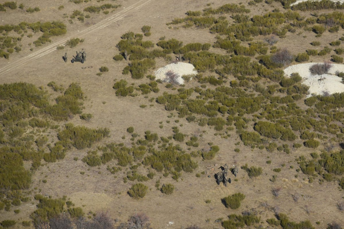 armeedeTerre's tweet image. #PrépaOPS, le #3RAMa a effectué un exercice interarmes de raid artillerie avec l’école d’aviation légère de l’armée de Terre #EALAT 🚁
 
📌Objectif ➡️ entraîner les équipes de pièces mortier à héliporter les pièces en vue de délivrer des feux avec précision en temps contraint.