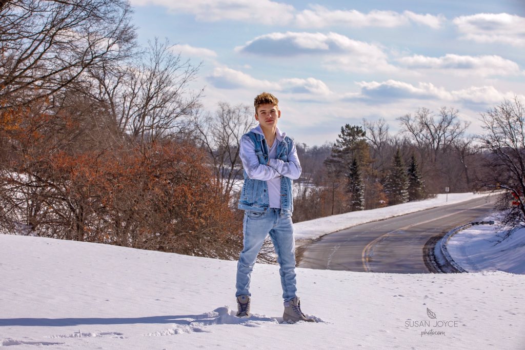 Warren CHS 2019 ❄️
#seniorpictures #susanjoycephoto #classof2019 #seniorstyle #senior #seniorportraits  #winterportrait
