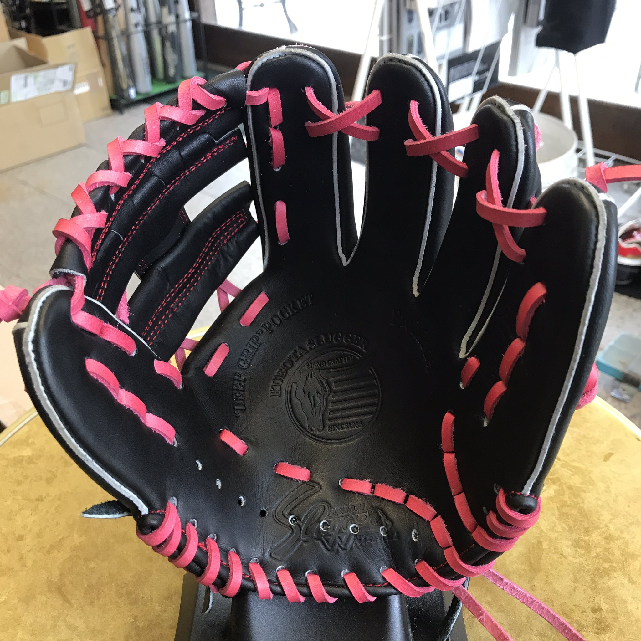 バンダイスポーツこばやしMG в X: „少年軟式用グラブ全紐交換