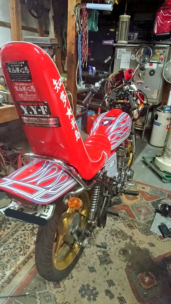 tzktks1116's tweet photo. 外装キャンセルになったので。
仕様変更の為売ります 。

フロントフェンダー
サイドカバー
タンク(コック外します)
テールカウル
拡声器
アンプ
三段シート(金具なし)

所々塗装剥げあり。
タンク１箇所凹みあり。

お手数ですが、拡散よろしくお願いします。🙏 https://t.co/LW737CVLrZ