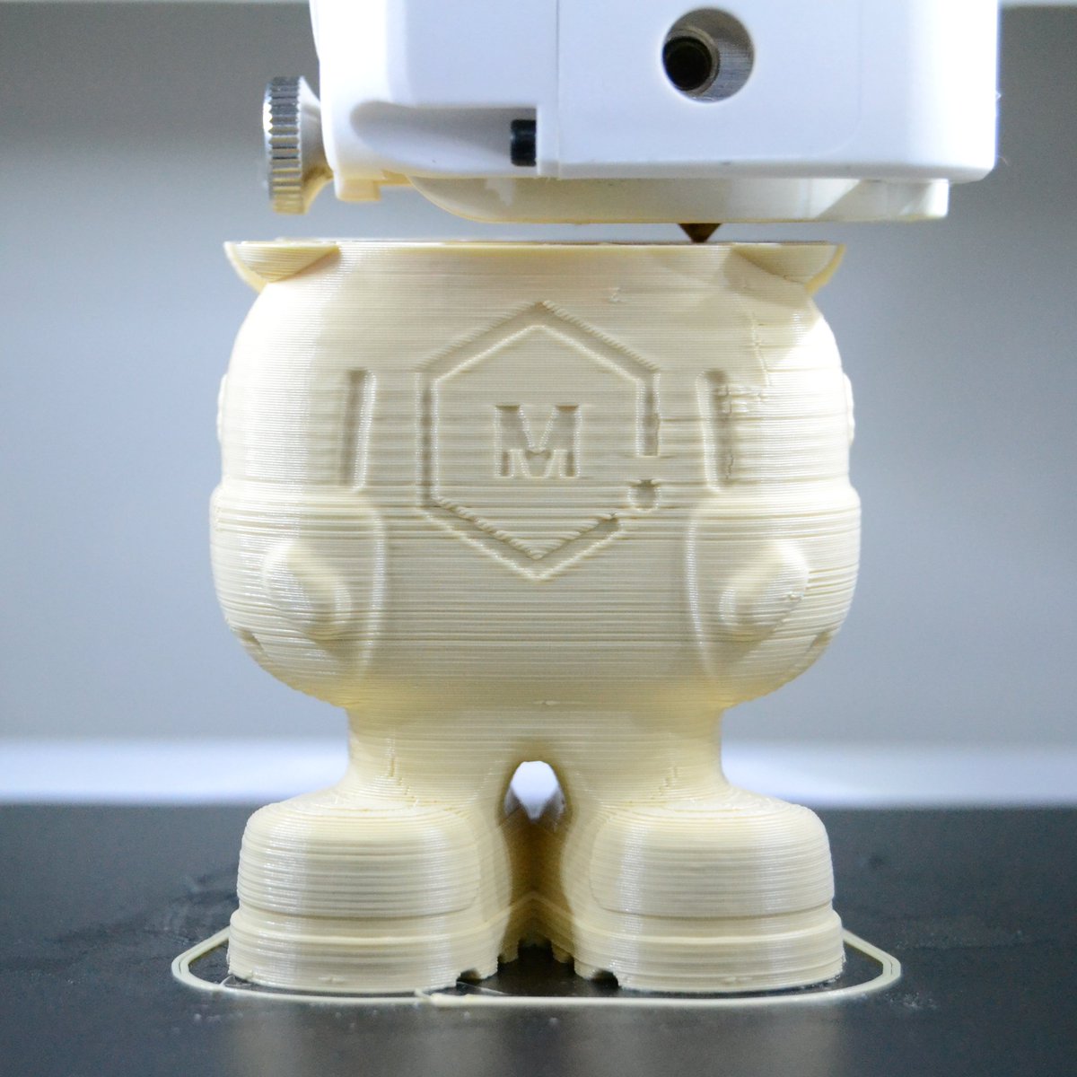 de3dprintman's tweet photo. I had a little bit of @tr333d #Healthfil OSSO (artificial bone) filament left so i'm printing another @MatterHackers @Phil_A_Ment on the YAN by @FurlingTech. My favorite little spaceman is sliced in Cura in 0,2 mm layer and 15% infill.
#3DPrinting https://t.co/tm9gZFHIns