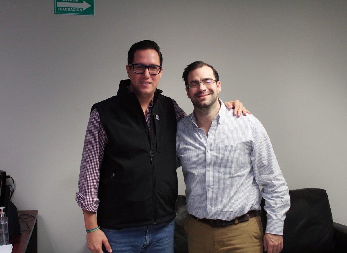 SonoraBienestar's tweet image. Para fortalecer la relación y el compromiso de llevar más programas sociales al municipio de #LaColorada, el Secretario @manuelpueblae y el Alcalde Marcos Antonio Platt Escalante, celebraron una reunión de trabajo.