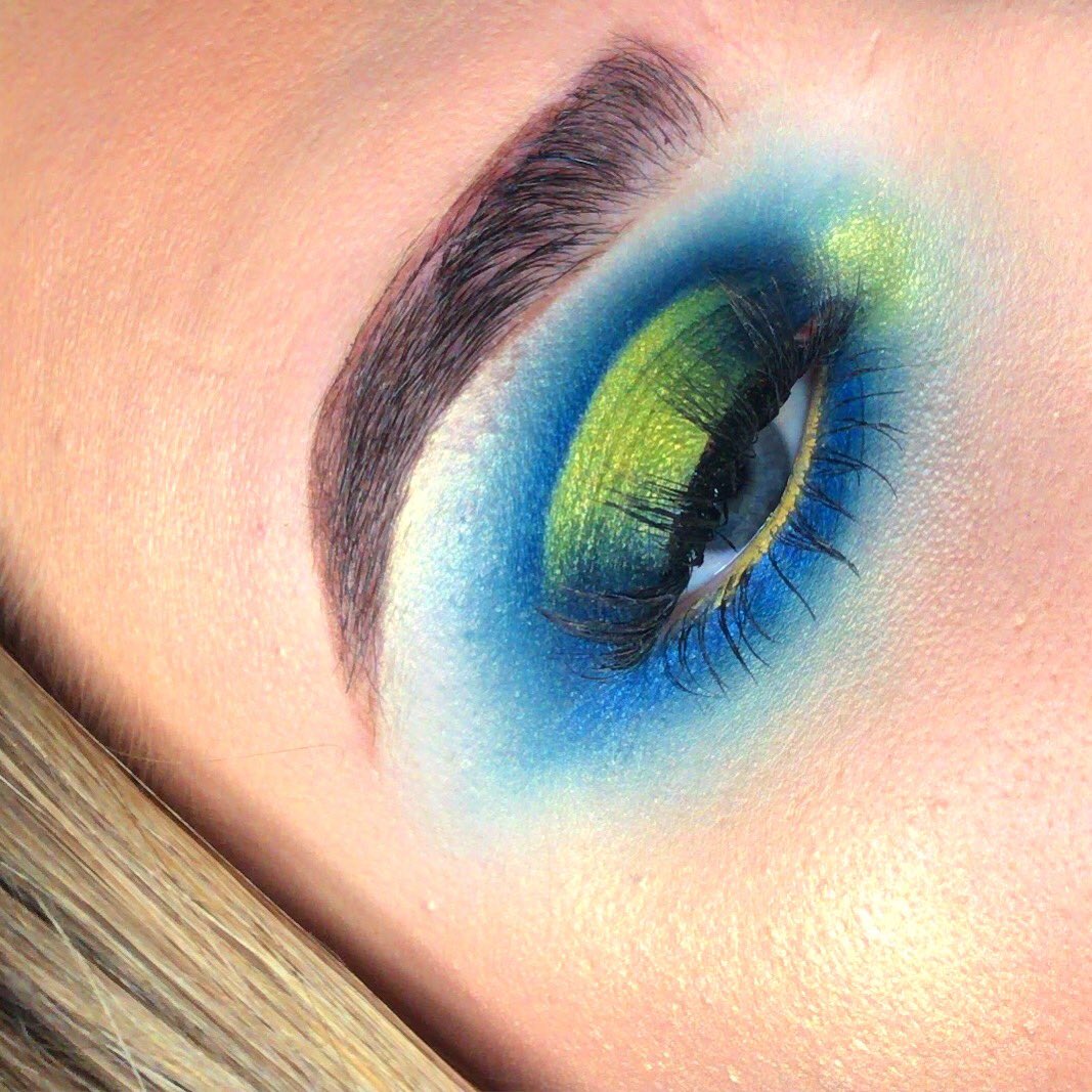 gracesmithxo_'s tweet image. gracesmithmakeup on insta 🦋✨

#plouise #plouisebase @PaigeMUA