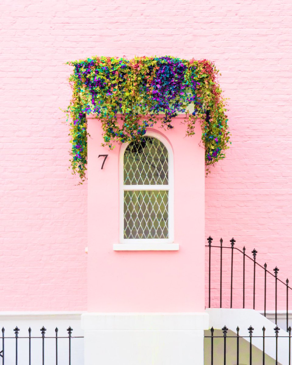 crump's tweet image. I collab’ed with one of my fav #UK photographers, @GaborEstefan! He sent me these pink pics and I Crumped them up 🍭✨ #candyminimal #photography #london #pink