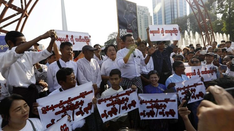 Myanmar cardinal lashes out at controversial dam on Irrawaddy. #Myanmar #China vaticannews.va/en/church/news…