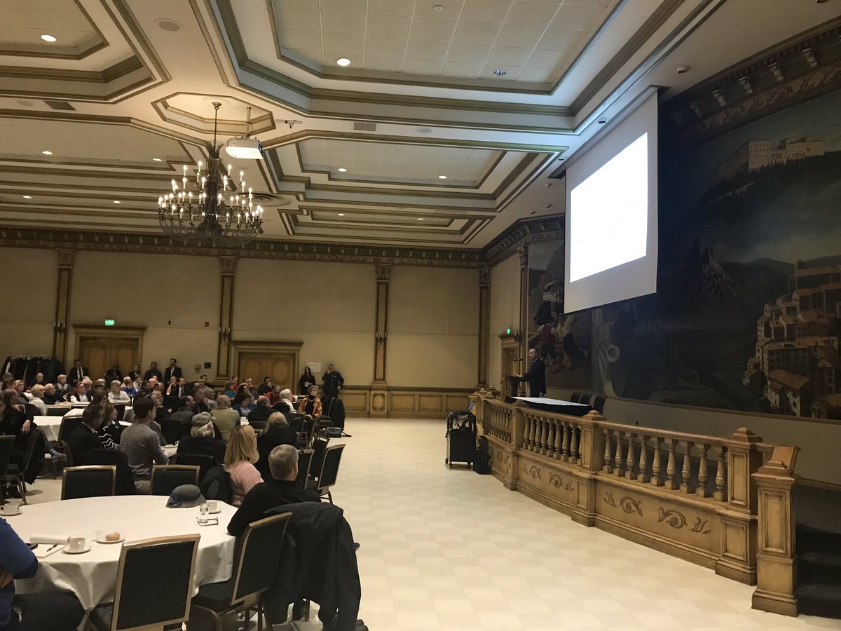 A great presentation from our BMO economist, Doug Porter in Windsor. An incredible turnout made possible by our BMO WINDSOR team .  #swodrocks @gignacchristinw   <a href="/TammyFaddoul/">Tammy Faddoul</a> <a href="/BarbatBMO/">Barb Nicholson</a>