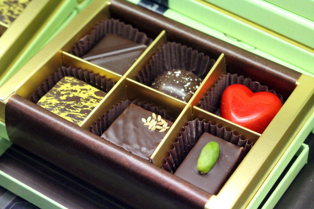 そごう千葉店 バレンタインチョコレートパラダイス19 開催中 千葉県流山市にある人気パティスリー レタンプリュス が初登場 ピスタチオや胡麻など それぞれの素材の風味 味をとじ込めた なめらかな口どけのボンボンショコラに注目です