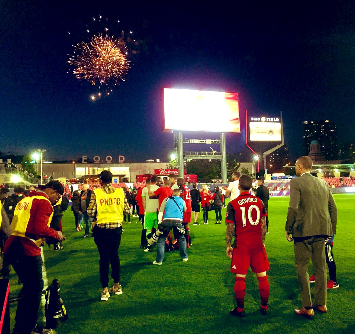 AronPapernick's tweet photo. Sebastian Giovinco watching fireworks at BMO Field after winning the 2017 Canadian Championship Voyageurs Cup with #TFCLive.
#GrazieSeba https://t.co/g3dErehv2Q
