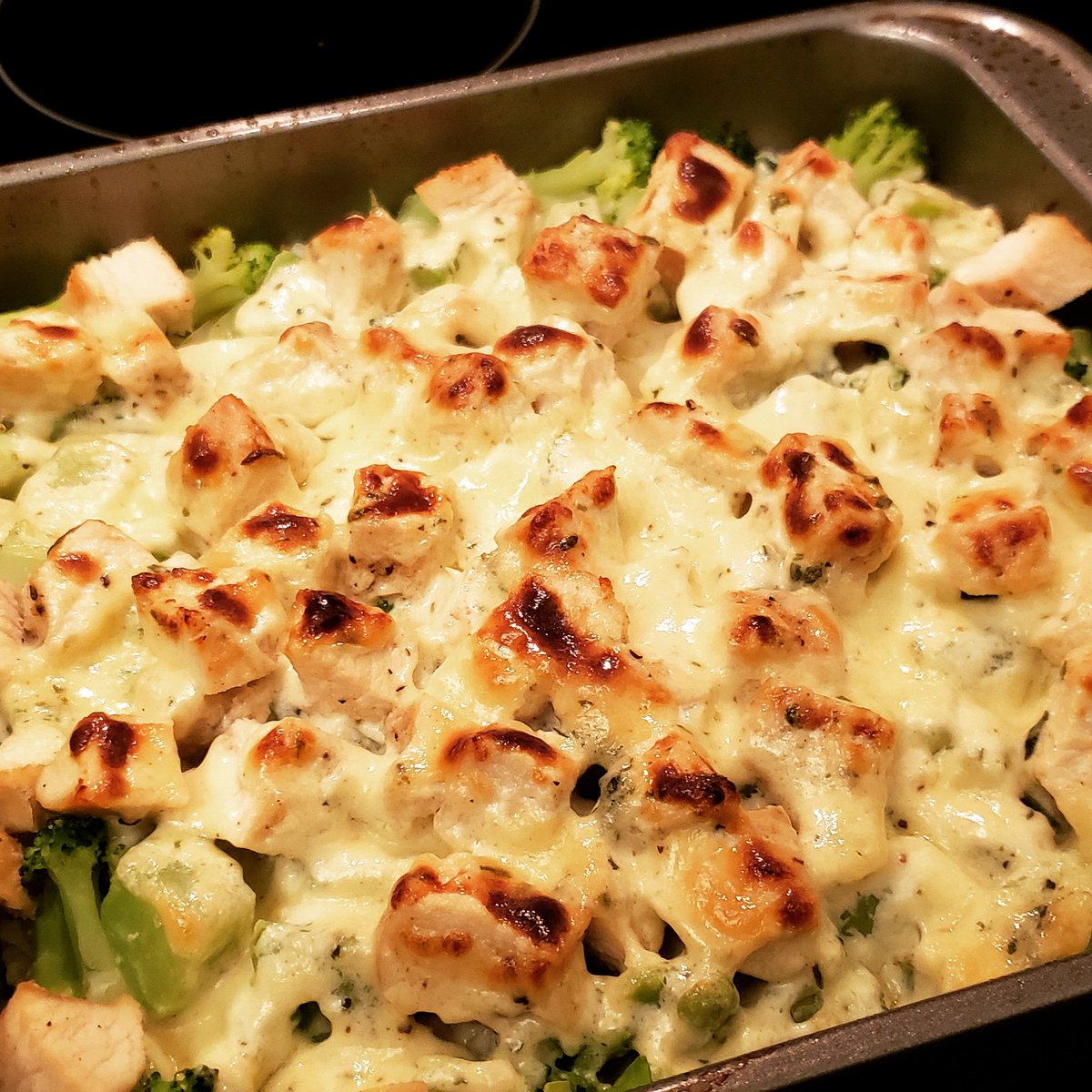 MeganMax2008's tweet photo. Cold temperatures definitely call for a  bubbling hot, cheesy, casserole. Tonight I made a chicken and broccoli alfredo bake. Num! #comfortfood #ketocasserole #PolarVortex2019 https://t.co/9z8LUZytBw