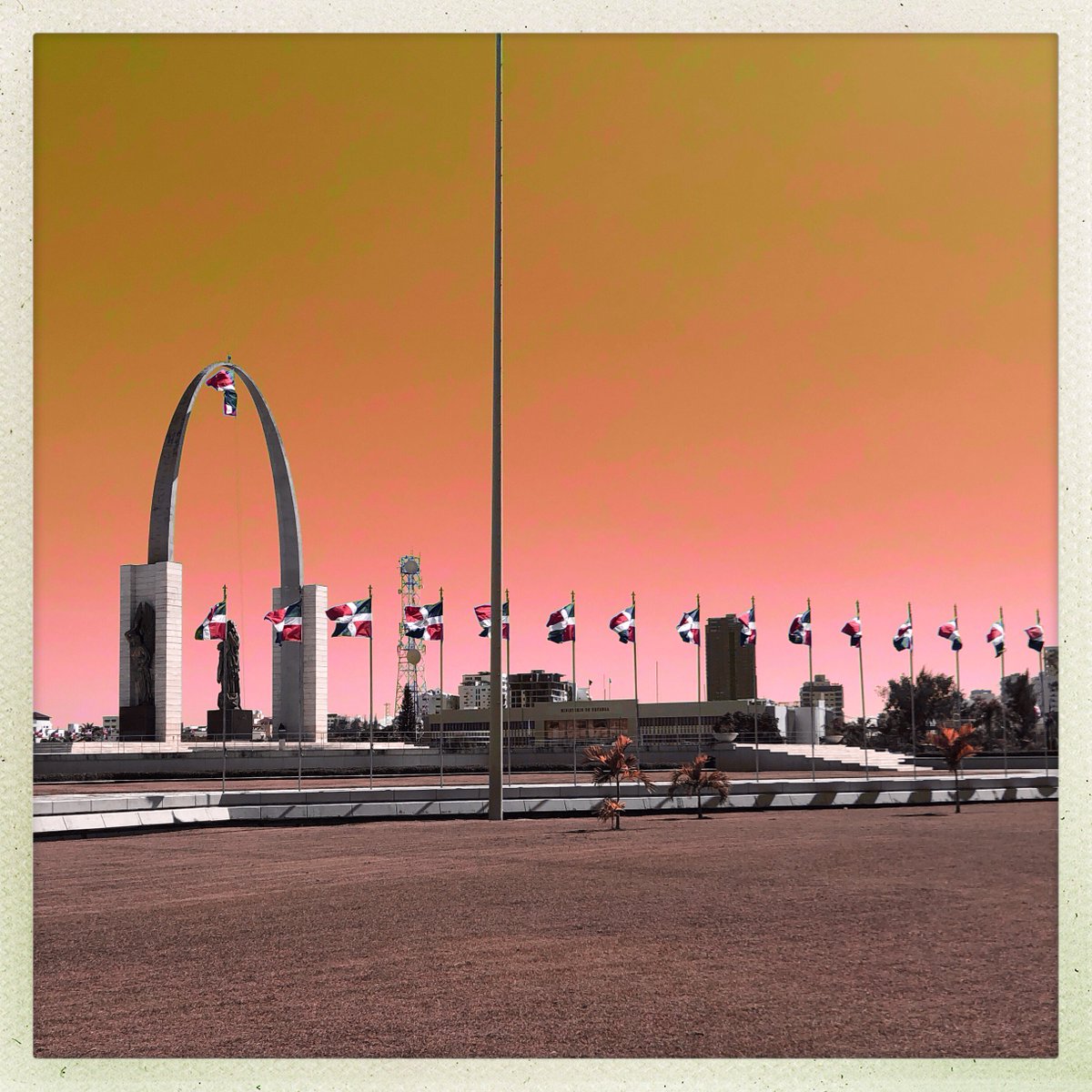 Mautiatibuel's tweet image. “... Hope, faith, her vanity
The greatest gift is gold” #Hipstamatic #AuroraNCL #Inas1982