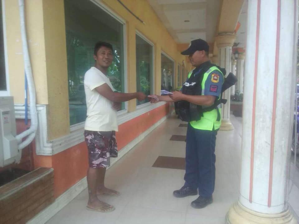 @pnp_aklan @pnp_region6 @pnp_rpcrdpro6 At about 8:00 A.M. of January 31, 2019, Provided police assistance at Municipal Treasurer's Office re Filing permits and distributed IEC materials to their clients #projectsdoublebarrel #pnppatrolplan2030