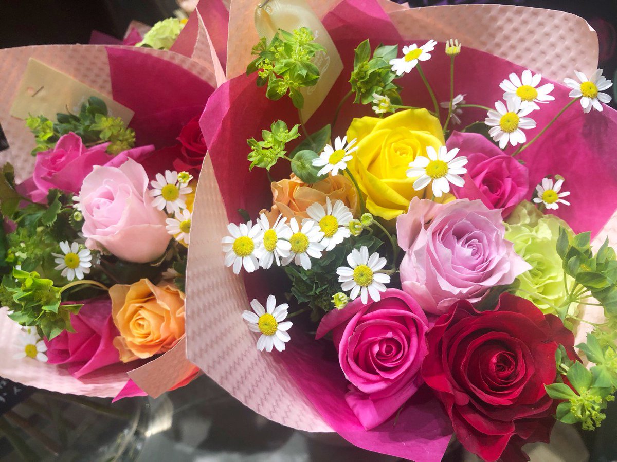 青山フラワーマーケット Oo マークイズみなとみらい店で用意している 愛妻の日 限定 ディアハニーブーケ かわいいなぁ