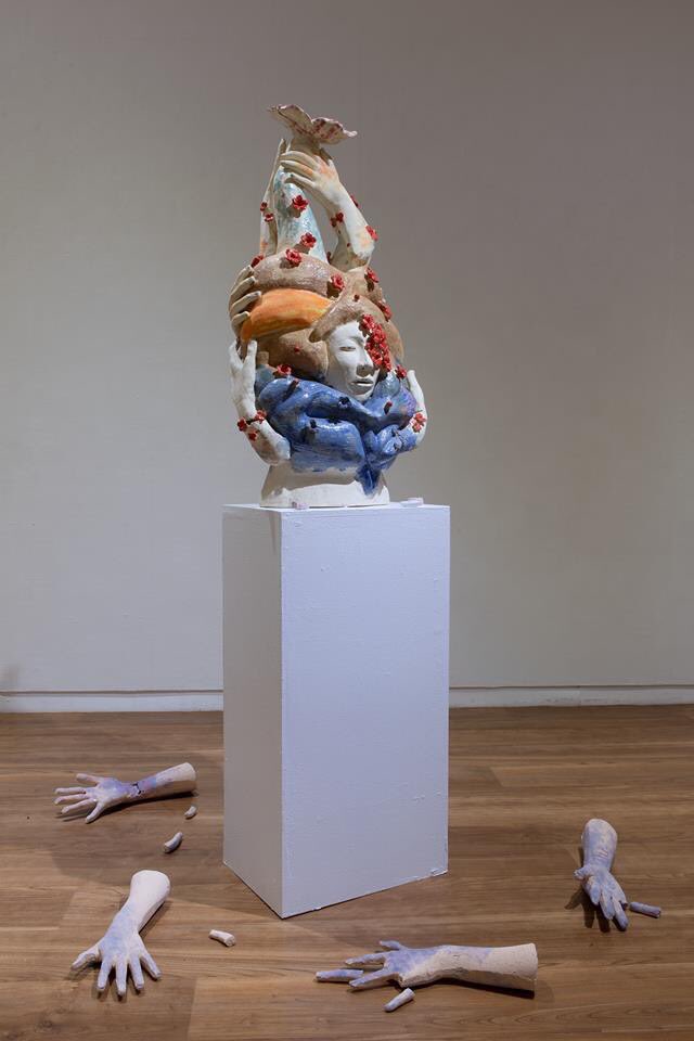 ギャラリー白 Gallery Haku 大阪芸術大学芸術学部工芸学科陶芸コース3回生展 Hifumi123 を2月2日 土 まで開催中 出品作家は 大谷くるみ 川口涼 河村ゆきの 下地ひとみ 髙木未央 瀧谷一生 松森洋駆 枡本裕一郎 写真は 大谷さんの 花樹想手