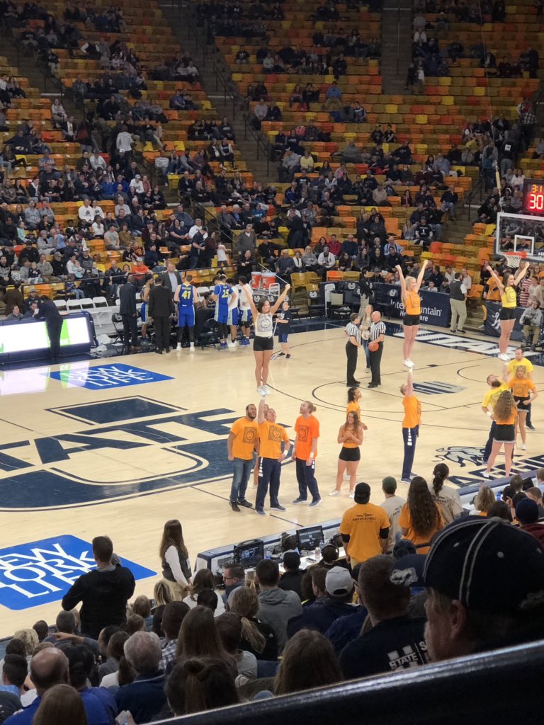 KristiCapener's tweet photo. Go Aggies! Go Kalli! #usuaggies https://t.co/okmoU3uZS0