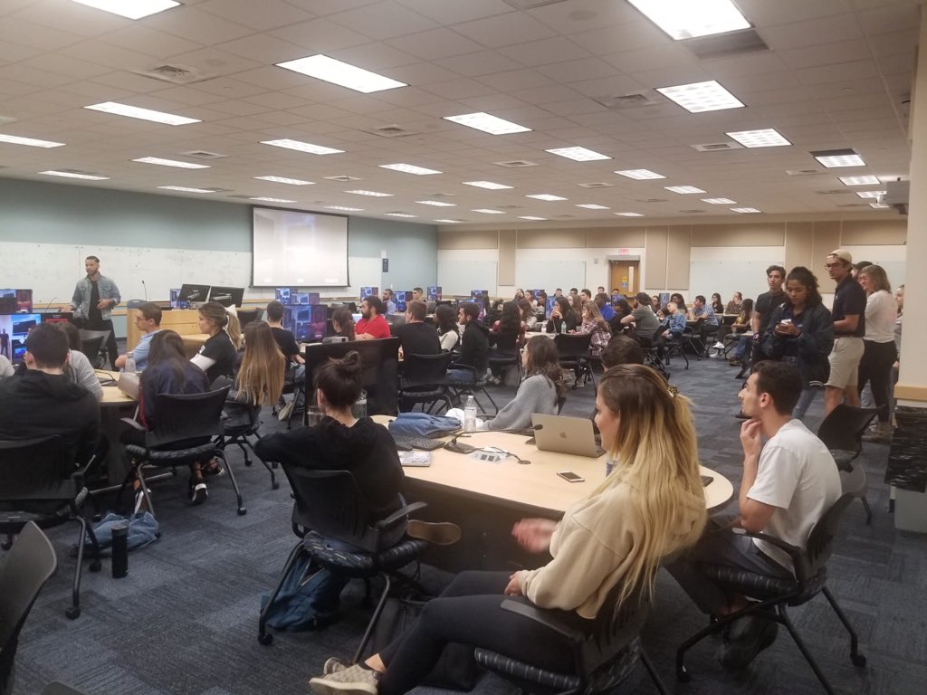gianocurrie's tweet photo. Great vibes @AMAFIU @FIU today! Thoughts were shared, questions were answered and key words were uttered: Enlighten, Engage, Surprise with @globalspeaker8 #FIU #AMAFIU https://t.co/wDV1Fjed0K