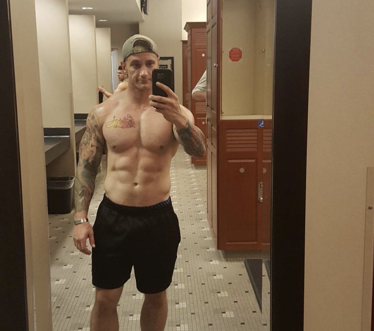 emjen133's tweet photo. Another request. Everyone meet Rob, the gym teacher (; https://t.co/Rrm8B5Nj1y