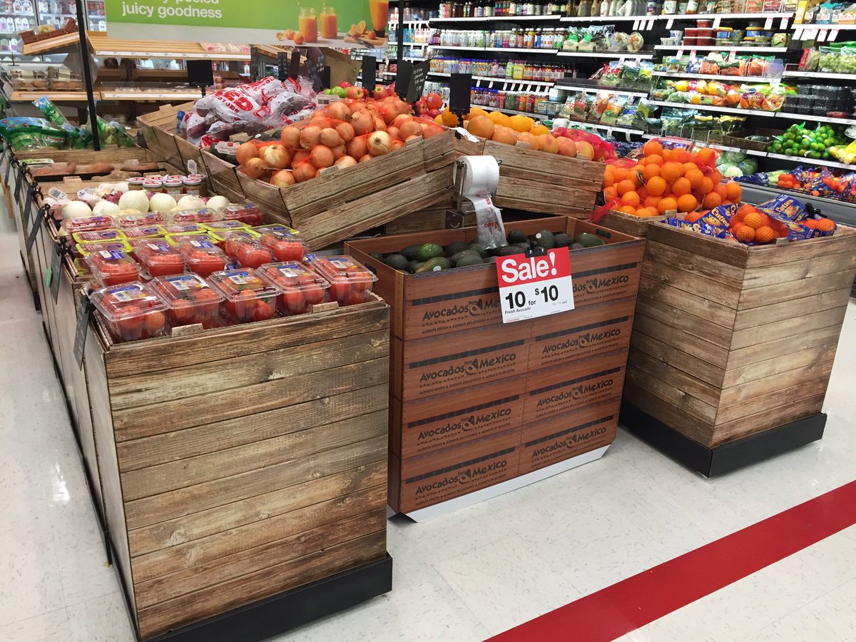 TayOnTarget's tweet photo. When you don’t care who wins you root for the food! 🥑🏈🍻 #T1353 #SuperBowl #FoodFocus #FullFreshAndFootball https://t.co/j17Yku6z32