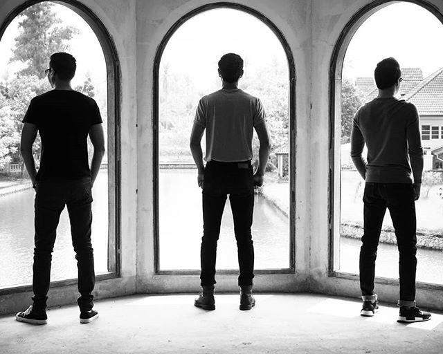 TrineDenimes's tweet photo. Can you tell which model of our jeans shown here?

Hint: there's 3

#TrineDenimes 
#denim #jeans #indigo
#MakeitYour1st
#กางเกงยีนส์ #ยีนส์ผ้าดิบ #ยีนส์ผู้ชาย
#thaidenim #menswear #เสื้อผ้าผู้ชาย
#กางเกงยีนส์ผู้ชาย

#minimal #rawdenim #drydenim
#selvedge… https://t.co/yalauuknq2 https://t.co/WkVAG1bUlg