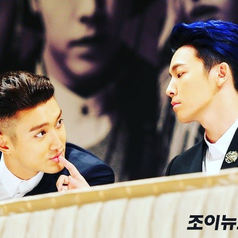 Lyrac0696's tweet photo. This two gentlemen right here have an upcoming drama, let's support them ELFs ❤️! 😁
Siwon's Kdrama - Dear Citizens
Donghae's American-Thai Drama - Asia Ghost Project

#actorleedonghae
#actorchoisiwon
#proudelf https://t.co/QW0OubofvY