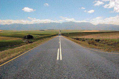 The great thing about #SA is that you can drive for an hour and almost be on a road trip.Mountains, oceans and fields are always just around the corner from wherever you may be.There's always something new to discover! It doesn't have to be far or planned
#RoadTrip #TravelChatSA