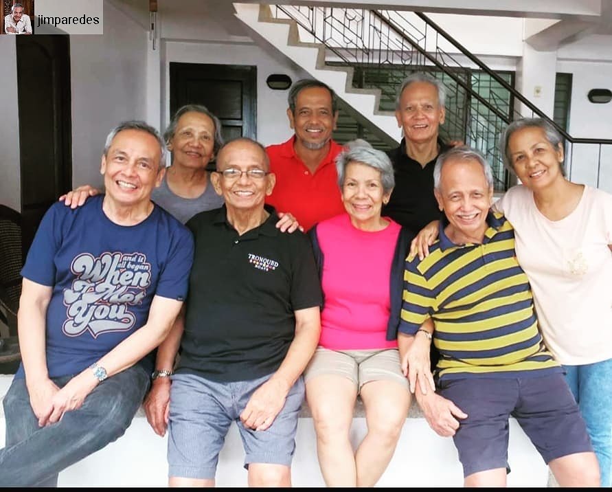 We bet you didn't know that Jim Paredes (@Jimparedes), one of of the members of APO Hiking Society, has 9 siblings! Here he is with 7 of them for his brother Ducky's 80th birthday in Misamis Oriental. #JimParedes #Paredeses #APOHikingSociety #TheGoodLifeByMB