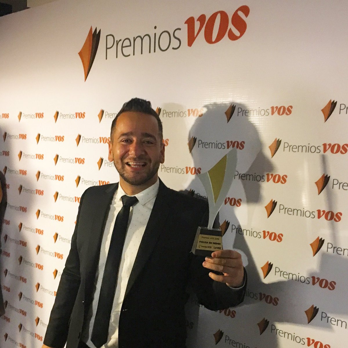 alcaza_layus's tweet photo. 🏆 @camilonicolasok de El Show de @camiloynardo, ganó como FIGURA REDES en los #PremiosVOS 🏆 @VOScomar https://t.co/wA0DjX4QJ3