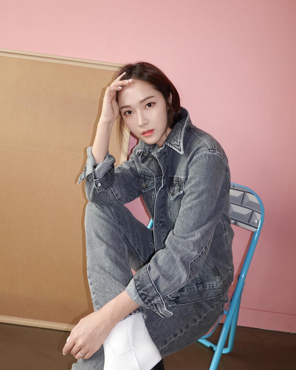GoldenStarMY's tweet photo. [31/01/19 IG Update]
Jessica : Back to basics🖤
#CKEST1978 #ad @calvinklein
#JessicaJung https://t.co/m8bjiL8oOQ