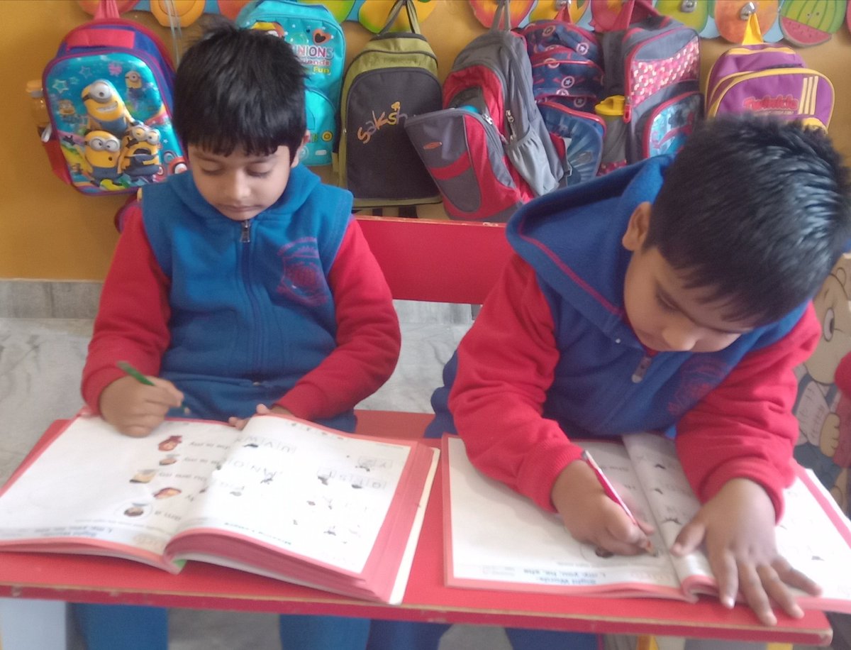 SujataPurkayas3's tweet image. Our sweet learners are busy with sight words.... #SDG4 #languageskill #sightwords #happylearning #nexusofgood @supritichauhan @rgsnoida