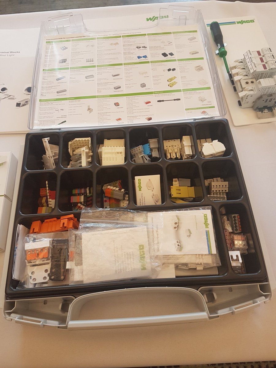 betateach's tweet image. I remember my cousin showing me these @WAGOglobal a few years back. Here meeting @WAGO_Sarah at @PlumbExpo. As @garydungar mentioned a few weeks back these have plenty of applications within the #plumbing and #heating industry. Look at that pot. Love em #betateach #talkofthetrade