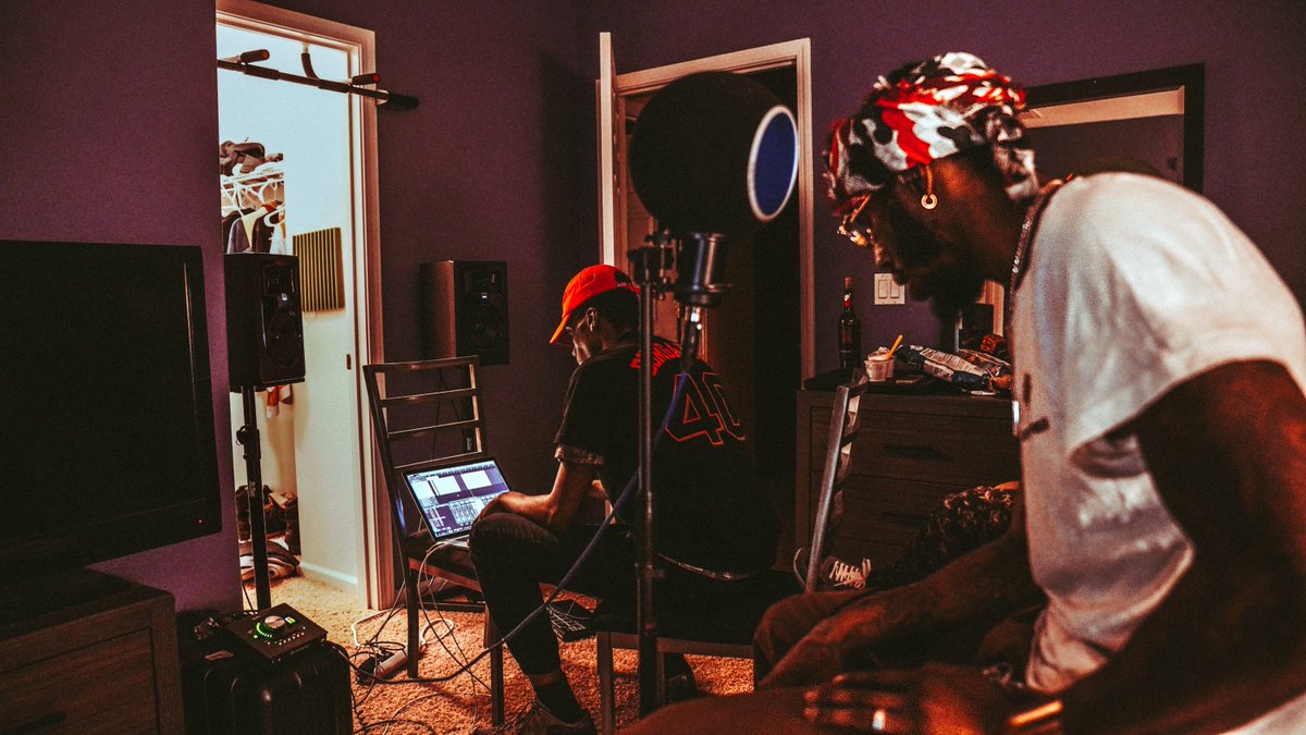 We're changing history from a laptop bro. W/ Iman Shumpert + Noah the Goat. 📷: LOS