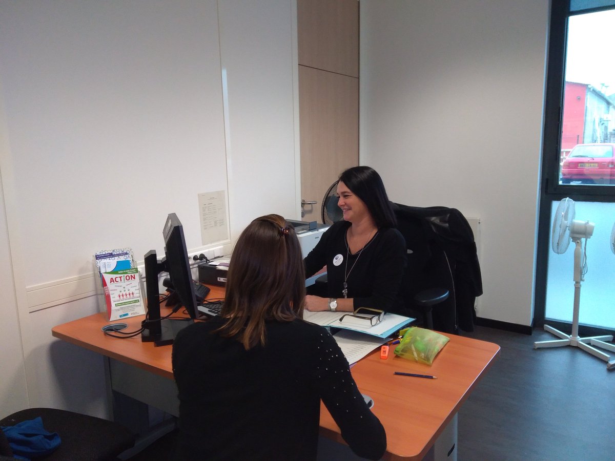 Nueceline1's tweet photo. #belleshistoires #avecPoleEmploi Andréa, 18 ans, sans formation a pu grâce à l'accompagnement de Guilaine, conseillère #Stseb suivre deux formations d'agent d'escale. Elle est en contrat depuis le 01 janvier 2019.😃 https://t.co/DVui0MZt3U