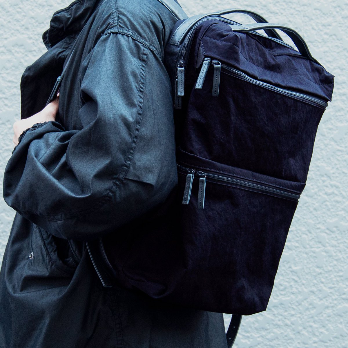 Clever storage and easy access. Three Pack in Navy. 生産の都合