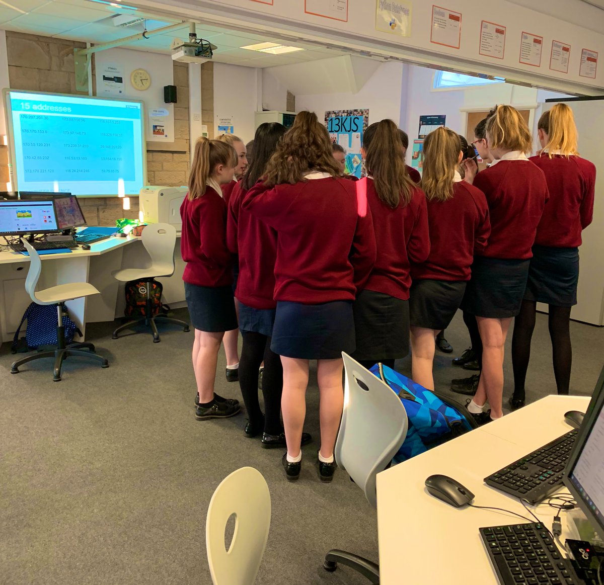 LGGSComputing's tweet image. Y10 have gained a thorough understanding of packet switching today playing the roles of routers and packets #1point5networks #ocrcompsci #packetswitching