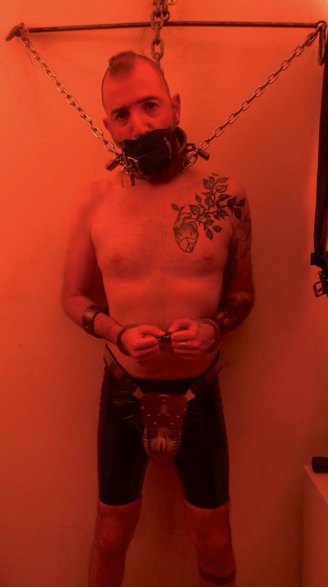cuteplaytoy's tweet photo. : I was showed the chastity keys from the opposite side of the room and told to fetch them. I failed. #gaybondage #bondageboy #gayfetish #chastity #carrarabelt #bondageboi #meninchains #malebondage https://t.co/b4J8Fa0UIS