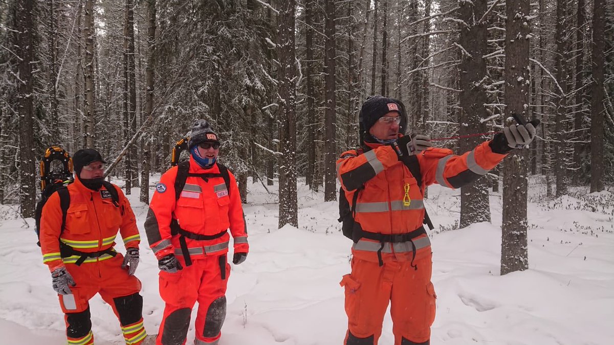 fire_scotISAR's tweet photo. Team member Richard Findlay has recently returned from an arduous conditions course in Canada. The course covered basic survival skills, navigation, working with helicopters and search and rescue. The team also slept out in -24C! @UK_ISAR_TEAM @fire_scot #AidWorks #WeAreSFRS https://t.co/aJL3PMen3A