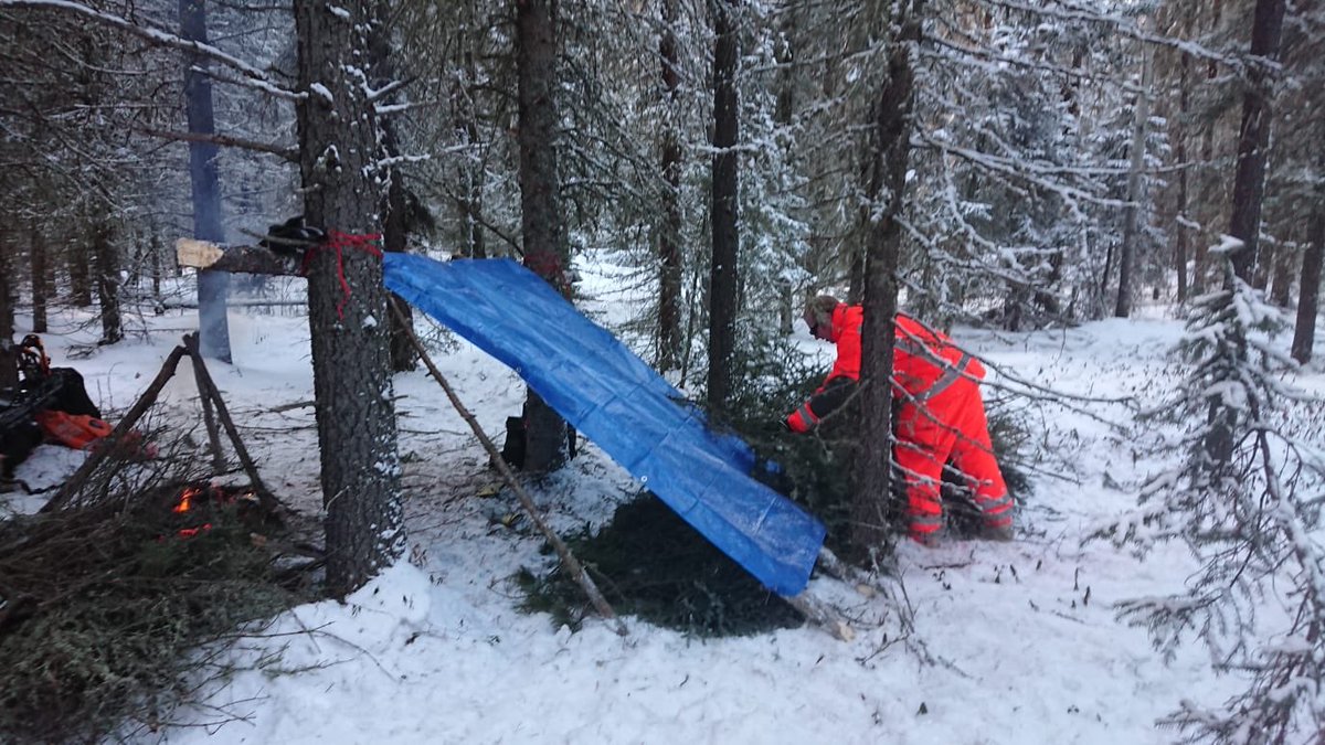 fire_scotISAR's tweet photo. Team member Richard Findlay has recently returned from an arduous conditions course in Canada. The course covered basic survival skills, navigation, working with helicopters and search and rescue. The team also slept out in -24C! @UK_ISAR_TEAM @fire_scot #AidWorks #WeAreSFRS https://t.co/aJL3PMen3A